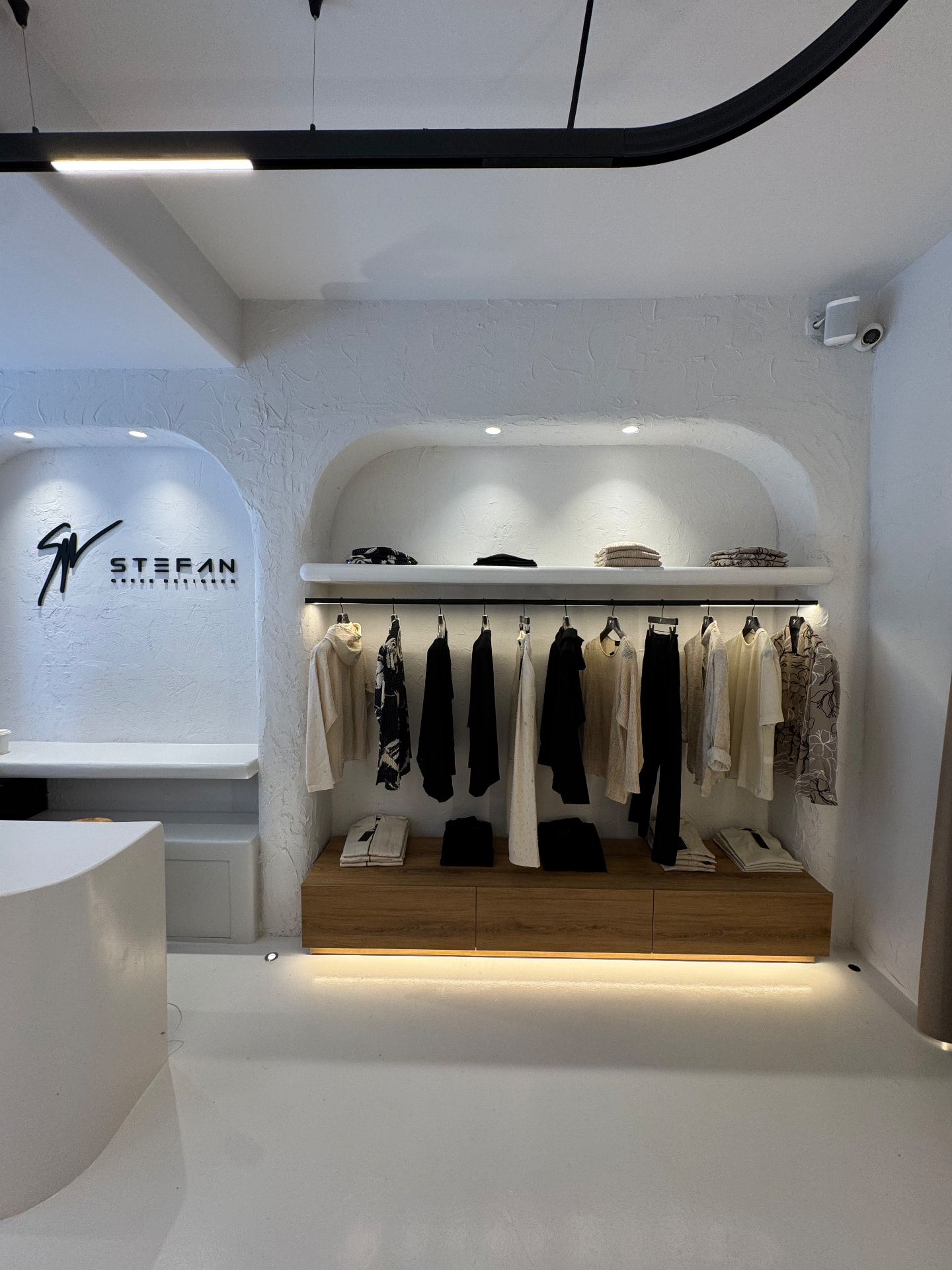 Arched display niche inside the Stefan Mykonos boutique